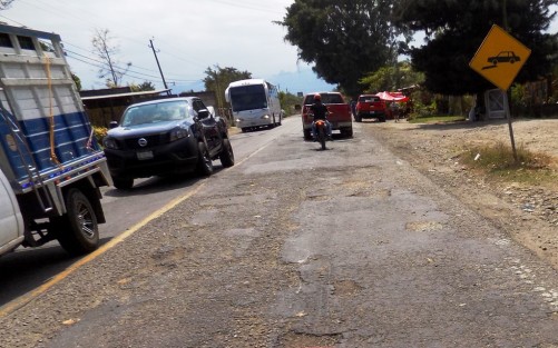 Carreteras en mal estado durante las vacaciones de semana santa y así permanecerán por varios meses más, si es posible hasta el cambio de administración.
