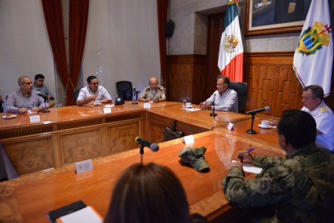 Durante la Sesión Extraordinaria del Grupo de Coordinación Veracruz se informó sobre los hechos sucedidos el día de ayer y la madrugada de hoy en el Centro de Reinserción Social  de La Toma, en el municipio de Amatlán de los Reyes, donde 6 policías fallecieron junto con otra persona no identificada. 