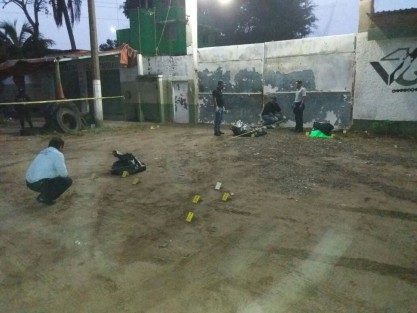 Tras sofocar un incendio en un corralón de la Congregación de Mapachapa, en Minatitlán, fueron hallados dos cuerpos descuartizados en bolsas. Previamente vecinos había reportado disparos. 