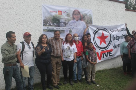 Mientras integrantes del VIVE se manifestaron en el centro de Xalapa contra la administración municipal del alcalde emanado de la alianza PT- MORENA, en su arranque de campaña, la candidata a la diputación federal por el distrito 08 por los mismos partidos, otro grupo de la misma organización de vendedores le manifestó su apoyo. 