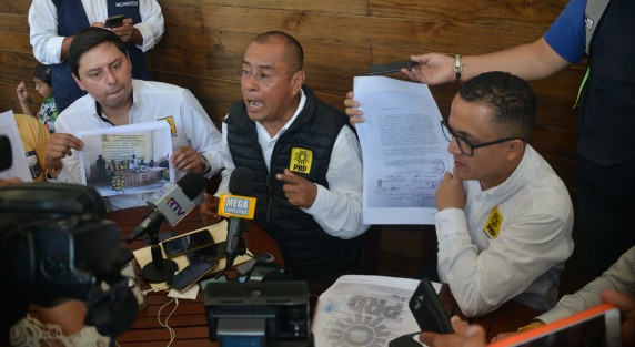 Integrantes del PRD dieron a conocer sobre el problema que surgió con simpatizantes de Morena en el municipio de de Soledad Atzompa a quienes acusan de acupar un inmueble de manera ilegal en aquel municipio. 