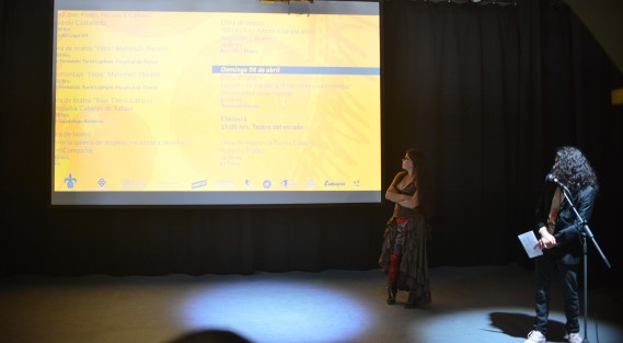 En el Centro Recreativo Xalapeño, estudiantes  egresados de la Facultad de Artes de la UV, informaron sobre las actividades que se realizarán en el Festival del Día Mundial del Teatro,  que se llevarán a cabo del 5 al 8 de abril. 