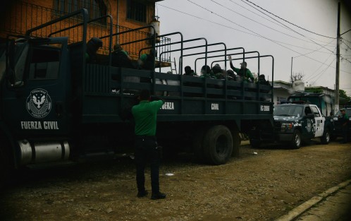 Inusual movimiento de patrullas y elementos de la Fuerza Civil llamó la atención de vecinos y personas en general, en las inmediaciones del reclusorio de Pacho Viejo. 