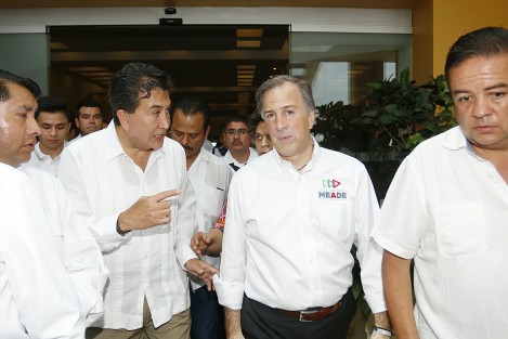 El candidato del PRI a la Presidencia de México, José Antonio Meade Kuribeña, inició su gira por Veracruz con una serie de entrevistas a un selecto grupo de medios de comunicación, en un estado donde han sido asesinados más de 20 periodistas.