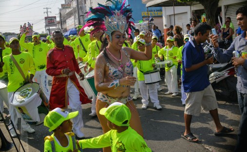 Fiestas del Carnaval de Alvarado, con un gran despliegue de energía, alegría, baile y diversión en las diferentes comparsas que pasearon en las calles principales.   