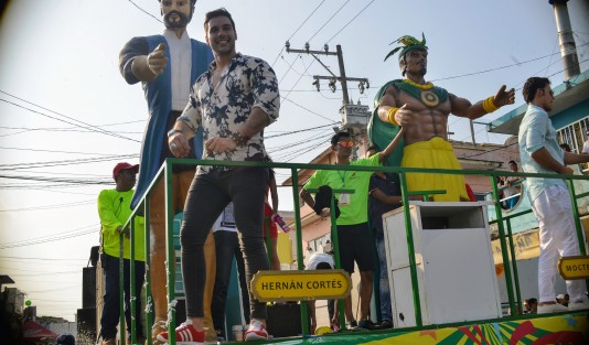 Alvarado realiza su carnaval.