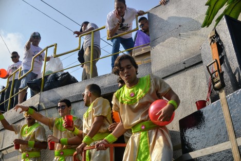 Alvarado realiza su carnaval. 