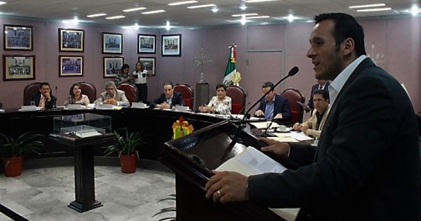 El diputado Sergio Hernández se pronunció durante la sesión permanente del Congreso, en contra de las acciones realizadas por la nueva administración municipal de Xalapa. 