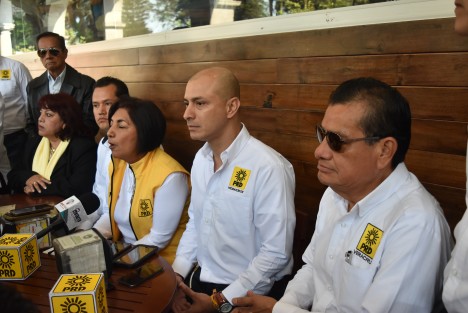 Los representantes del Partido de la Revolución Democrática en la capital del Estado consideran que en los 100 días del gobierno de Hipólito Rodríguez, echó a la basura la posibilidad de un cambio real en la capital del estado.  