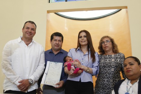 Jenni Del Milagro es el nombre con quedó asentada en el Registro Civil de Boca del Río, la bebé que fue rescatada el 3 de abril en el municipio de Alvarado luego de que su madre fuera asesinada.