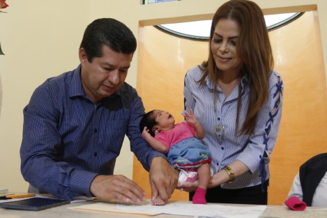 Jenni Del Milagro es el nombre con quedó asentada en el Registro Civil de Boca del Río, la bebé que fue rescatada el 3 de abril en el municipio de Alvarado luego de que su madre fuera asesinada.