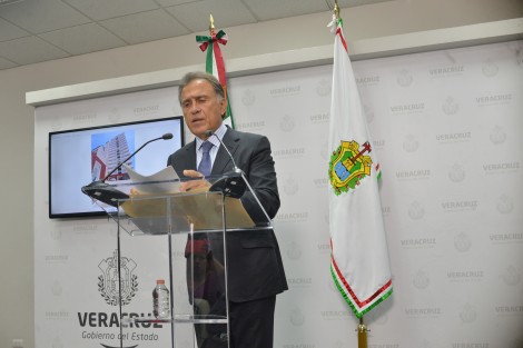 El gobernador de Veracruz, Miguel Ángel Yunes Linares, informó de la recuperación por parte de la Procuraduría General de la República, de 4 departamentos en la Torre Pelícano de Boca del Río, Ver. adquiridos por Javier Duarte de Ochoa y  familiares de su esposa,  Karime Macías Tubilla, valuados en aproximadamente 10 mdp cada uno, sin contar la inversión realizada en su modificación que alcanzaría otros 12 mdp. 