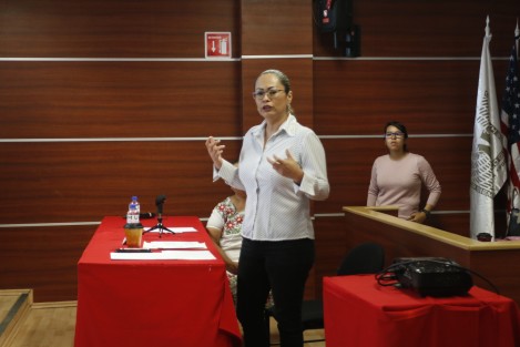 La presidenta de la Comision Estatal de Derechos Humanos, Namiko Matzumoto, participó en la clausura de trabajos de la Semana Jurídica con la plática <em>Una Mirada a los Derechos Humanos de los Indígenas</em>, que tuvo lugar en la Sala de Juicios Orales de la Universidad Del Valle de México.