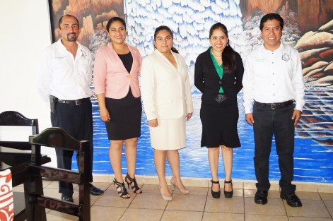 Nuevas profesionistas cumplen con su acto protocolario, defendieron sus tesis y proyectos.