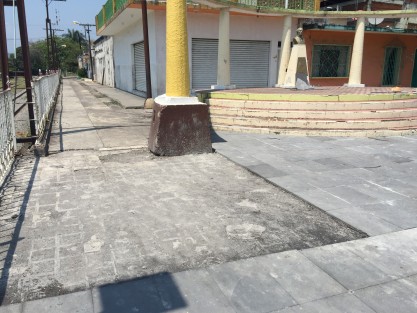 Así permaneció, abandonado,  el parque Carranza en el centro de Paso del Macho, Ver.,  ante la mirada incrédula de los visitantes  durante la semana de vacaciones pasada. 