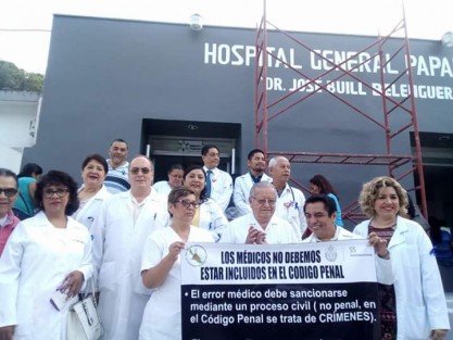 Personal médico de las distintas áreas del Hospital Civil Doctor José Luis Belenguer, se sumó a la serie de protestas a nivel nacional, que se han estado suscitando en las últimas horas por la detención y encarcelamiento de un médico en Oaxaca.