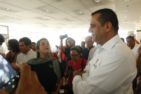 El alcalde de Alvarado, Bogar Ruiz Rosas, invitó al gobierno del estado y a la fiscalía a sumarse a los esfuerzos para dar con los responsable del incendio en la Riviera Veracruzana, en lugar de requerirlo y hostigarlo por lo indicios de que el siniestro pudo ser provocado.