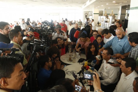El alcalde de Alvarado, Bogar Ruiz Rosas, invitó al gobierno del estado y a la fiscalía a sumarse a los esfuerzos para dar con los responsable del incendio en la Riviera Veracruzana, en lugar de requerirlo y hostigarlo por lo indicios de que el siniestro pudo ser provocado. 