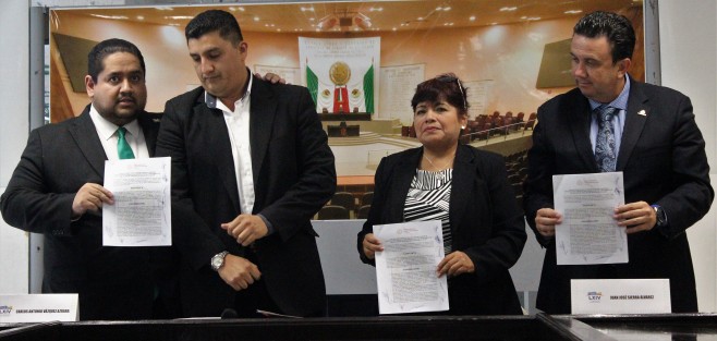 Los integrantes de la Comisión de Selección, Carlos Antonio Vázquez Azuara, Carlos Arturo Luna Gómez, Clara Haydee Cruz Balbuena y Juan José Sierra Álvarez, dieron a conocer en conferencia de prensa las bases de la convocatoria para la elección de los miembros del Comité de Participación Ciudadana del Sistema Estatal Anticorrupción. 