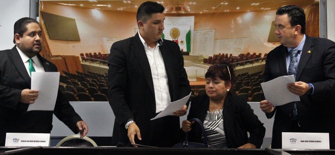 Los integrantes de la Comisión de Selección, Carlos Antonio Vázquez Azuara, Carlos Arturo Luna Gómez, Clara Haydee Cruz Balbuena y Juan José Sierra Álvarez, dieron a conocer en conferencia de prensa las bases de la convocatoria para la elección de los miembros del Comité de Participación Ciudadana del Sistema Estatal Anticorrupción.