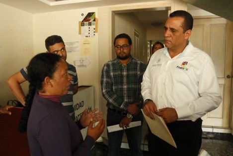 El alcalde de Alvarado, Bogar Ruiz Rosas, acudió a levantar una denuncia contra quienes resulten responsables del incendio en terrenos cerca del fraccionamiento <em>Lomas Residencial</em>. La querella fue interpuesta en la Subdelegación de Procuración de Justicia de Boca del Río.