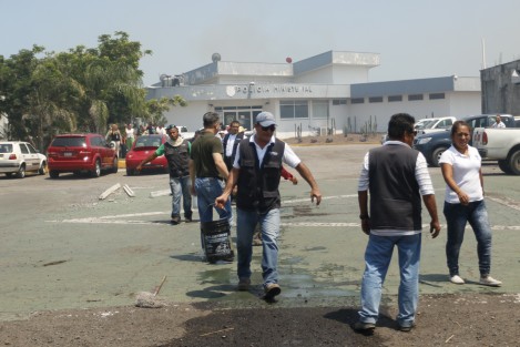 Un fuerte incendio se registró en la zona de Tembladeras, un área natural protegida de Veracruz, Ver. El siniestro consumió varias hectáreas de vegetación. Por su cercanía con la Fiscalía Regional, el mismo personal tuvo que aplicarse en tareas para sofocar el fuego. 