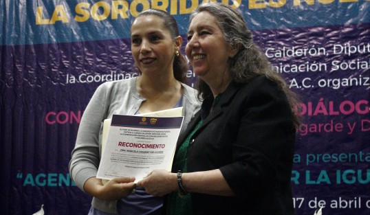  Autoridades y sociedad civil deben articularse para erradicar la violencia, discriminación y desigualdades contra mujeres veracruzanas, resaltó la diputada local, Cinthya Lobato Calderón al presentar la Agenda para la Igualdad de las Mujeres, que este martes 17 de abril quedó concluida. 