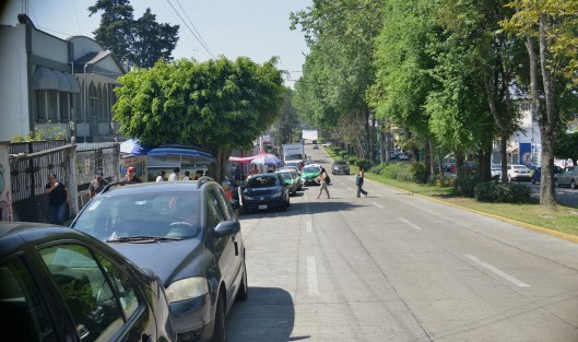 El otro pretexto que se dice es que generan  caos vial, lo cierto es que desde que llegó la clínica del ISSSTE a la avenida Orizaba  los carros estacionados han aumentado.