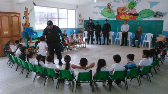 Desde las escuelas se debe de fomentar la cultura de la denuncia y confianza hacia la policía municipal.
