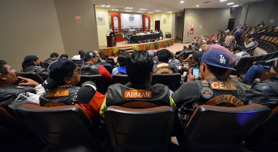 El diputado Ernesto Cuevas, de la comisión de Transporte y vialidad, brilló por su ausencia en la reunión con motociclistas. 