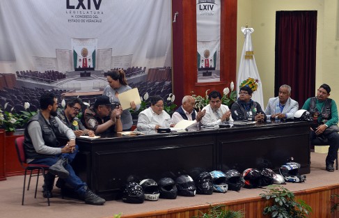 El diputado Ernesto Cuevas, de la comisión de Transporte y vialidad, brilló por su ausencia en la reunión con motociclistas. 