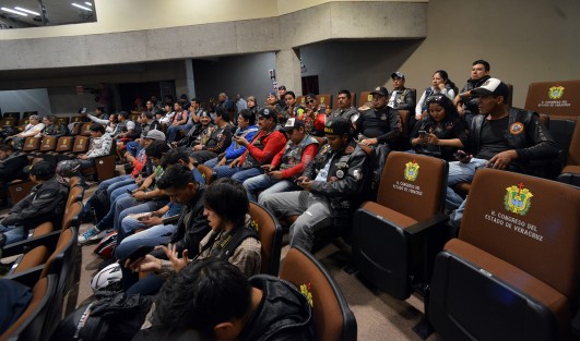 Motociclistas siguieron y compartieron los pormenores de la reunión con diputados a través de redes sociales. 