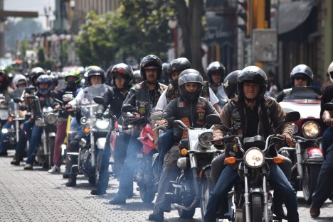 Motociclistas se manifestaron y circularon por las calles de la ciudad para portestar por la llamada Ley chaleco que los obliga a portar el número de placa en sus chalecos y cascos.  