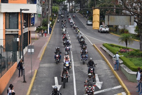 Motociclistas se manifestaron y circularon por las calles de la ciudad para portestar por la llamada Ley chaleco que los obliga a portar el número de placa en sus chalecos y cascos. 