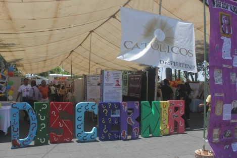 En el parque Juárez de Xalapa se lleva a cabo este sábado la Expo Vocacional de la Arquidiócesis de Xalapa, en la que se informa e invita a los asistentes, a sumarse a alguno de los carismas de la Iglesia  Católica, tanto como consagrados como laicos.  