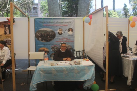 En el parque Juárez de Xalapa se lleva a cabo este sábado la Expo Vocacional de la Arquidiócesis de Xalapa, en la que se informa e invita a los asistentes, a sumarse a alguno de los carismas de la Iglesia  Católica, tanto como consagrados como laicos.  