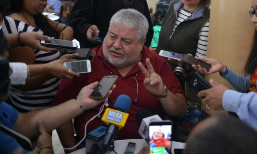 El dirigente de MORENA en Veracruz, Manuel Huerta Ladrón de Guevara, dio detalles del arranque de campaña de su candidato a la Gubernatura, Cuitláhuac García, el próximo 29 de abril, con una carrera en el Paseo de Los Lagos, en la que estará la atleta Ana Guevara. 