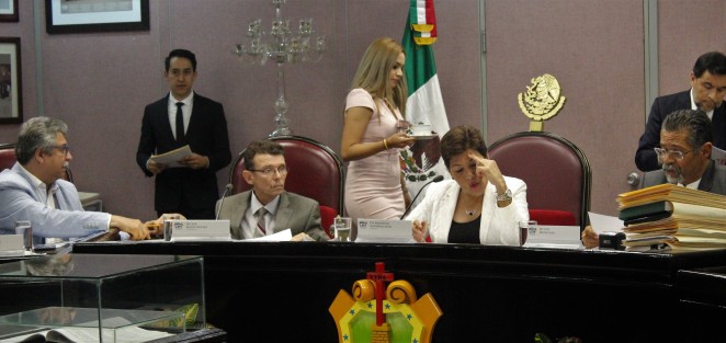 La diputada María Elisa Manterola Sainz, presentó la iniciativa que busca que el Premio Estatal a la Mujer Veracruzana pueda entregarse a aquellas mujeres que hayan destacado por su contribución a la investigación o productividad sobresaliente en cualquier rubro que otorgue un beneficio a la sociedad de Veracruz.