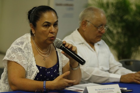 La rectora de la Universidad Veracruzana, Sara Ladrón de Guevara, encabezó la Sesión Ordinaria Regional Sur-Sureste de ANUIES, realizada en la sala de videoconferencias de la USBI Mocambo.  