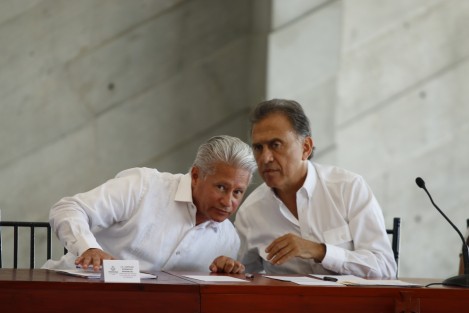 El gobernador del estado, Miguel Ángel Yunes Linares, encabezó la Sesión de Fideicomiso de Promoción Turística celebrada en el Foro Boca.