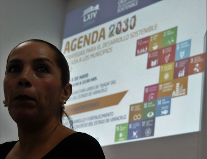 En conferencia de prensa, la presidenta de la Comisión Permanente de Desarrollo y Fortalecimiento Municipal del Congreso de Veracruz, diputada Cinthya Lobato Calderón, destacó la importancia de incluir los 17 objetivos del desarrollo sostenible  de la Agenda 2030, directamente en la agenda municipal, en sus planes y programas de manera permanente.  