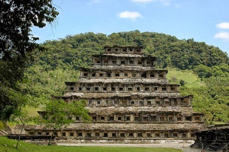 La zona arqueológica de El Tajín no cuenta con herramientas para realizar trabajo de mantenimiento, por ello la mayor parte de la ciudad sagrada se encuentra abandonada y descuidada.