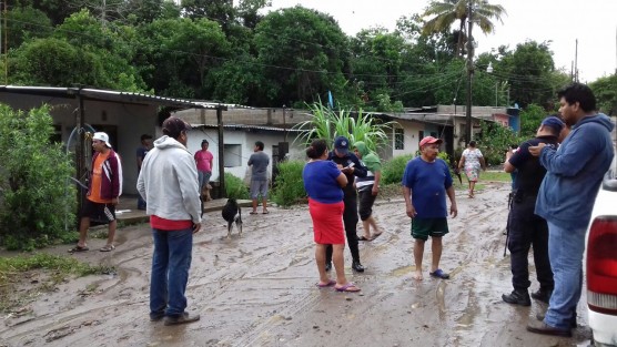 Las lluvias que se han dejado sentir en Tlapacoyan y sus comunidades, dejaron como saldo este jueves, en la localidad de La Palmilla, tres viviendas afectadas y una escuela de nivel preescolar.