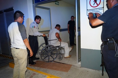 Aunque el director de seguridad pública municipal de Tlapacoyan, José Roberto Ventura Campos,  ha ordenado a sus subordinados no prestar apoyo en accidentes de tránsito; elementos de esta coorporación lo hicieron, usando una patrulla, para trasladar al hijo del funcionario, tras sufrir un accidente, del que fue responsale con su moto. 