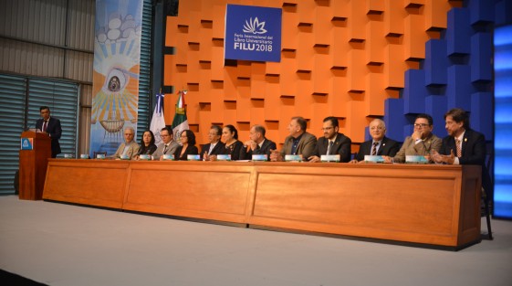 En presencia de autoridades estatales, municipales y universitarias se dio el corte de listón inaugural de la FILU edición XXV.