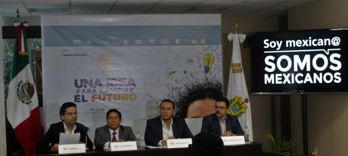 Aspectosde la conferencia de prensa <em>Una idea para cambiar el futuro</em>, esto es para fortalecer e incentivar el talento en Veracruz y personas interesadas en arrancar o impulsar una idea de negocios; estuvieron presentes personal de Universidad Anáhuac, funcionarios del Congreso y el diputado Sergio Hernández.  
