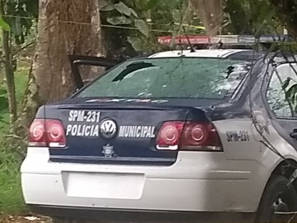 Sujetos a bordo de dos vehículos, se enfrentaron esta tarde con un oficial de policía, esto afuera de la USBI Ixtaczoquitlán, ubicada en la congregación de Sumidero, el policía respondió a la agresión resultando herido. Los agresores huyeron del lugar.
