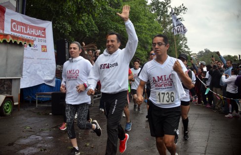 El candidato a la Gubernatura por la coalicion Juntos Haremos Historia, Cuiltláhuac García, arrancó su campaña en el Paseo de Los Lagos de la ciudad de Xalapa, con una carrera  junto a la atleta Ana Gabriela Guevara. 