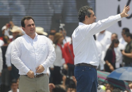 Esta mañana el candidato a la gubernatura de  Veracruz de la coalición Por un Veracruz Mejor, José Francisco Yunes Zorrilla, arrancó campaña en su ciudad natal, Perote, acompañado del dirigente nacional del PRI, Enrique Ochoa Reza, así como candidatos a otros cargos.