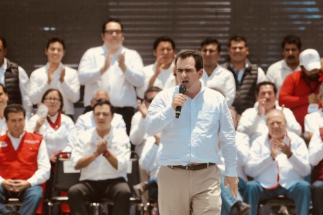 Esta mañana el candidato a la gubernatura de Veracruz de la coalición Por un Veracruz Mejor, José Francisco Yunes Zorrilla, arrancó campaña en su ciudad natal, Perote, acompañado del dirigente nacional del PRI, Enrique Ochoa Reza, así como candidatos a otros cargos. 